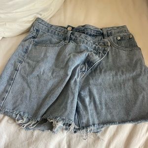 Princess Polly crossover short